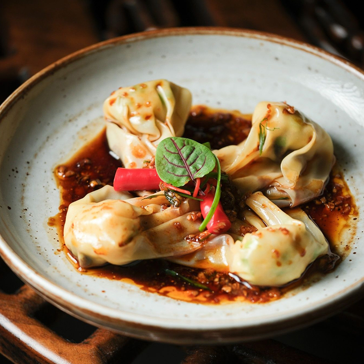 Best Brunch Hong Kong, Free-Flow Drinks: Hutong unlimited dim sum with live entertainment