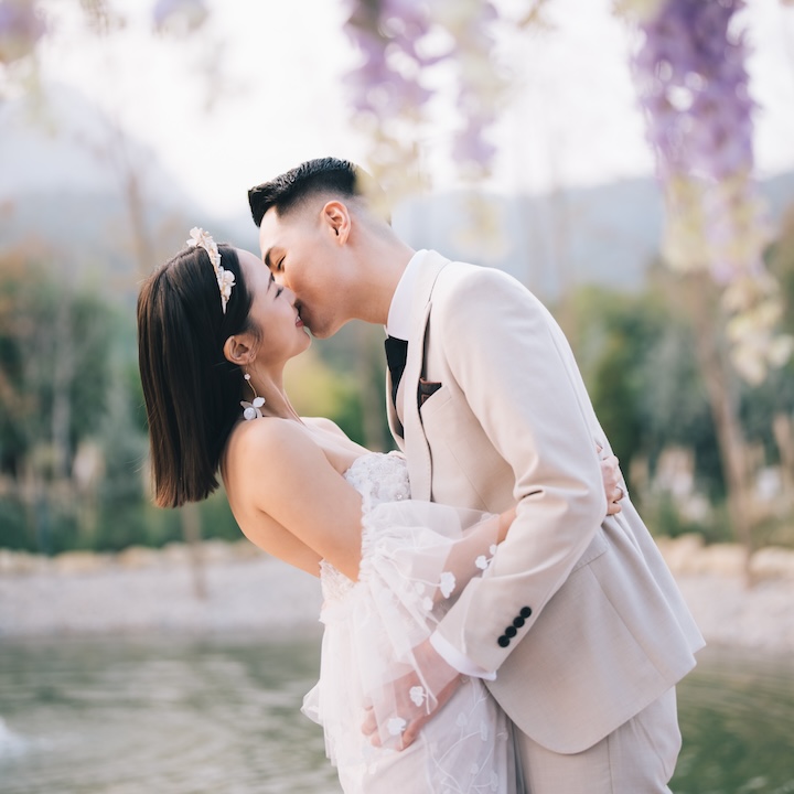 bride and groom kissing, wedding shoot, japerturehk