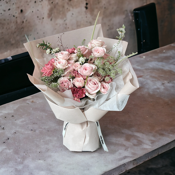 best florist in hong kong: bed of roses for flower bouquets